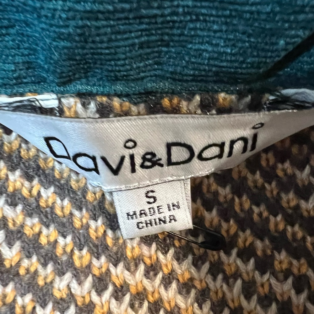 Davi & Dani Kendra Corduroy Shacket Jacquard Sweater Knit Back. Size Small. NWOT - Picture 3 of 11